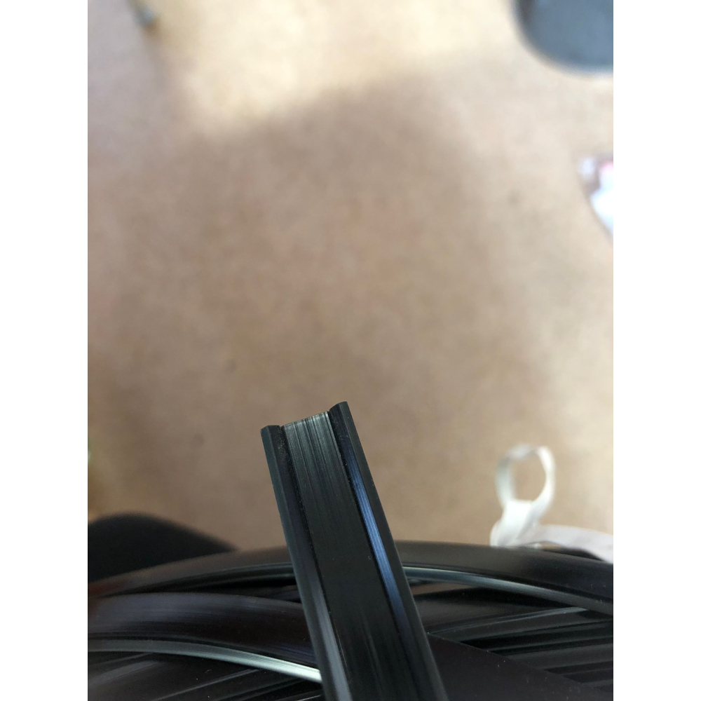 Wypełnienie listwy aluminiowej przyczepy 14mm Czarna Tabbert Knaus